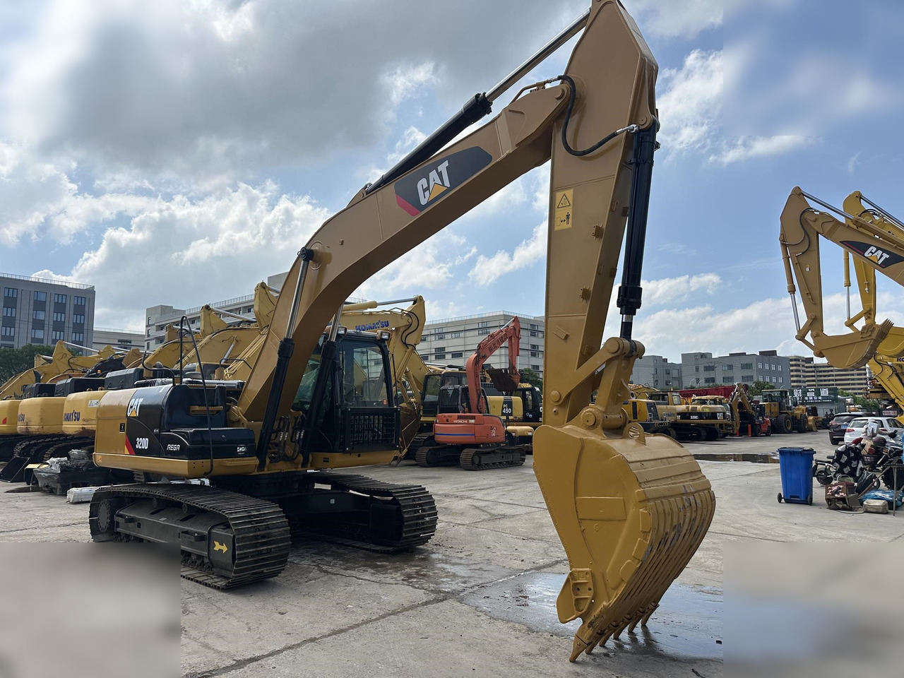 CATERPILLAR 320D - حفار زاحف: صورة 2 CATERPILLAR 320D - حفار زاحف: صورة 2
