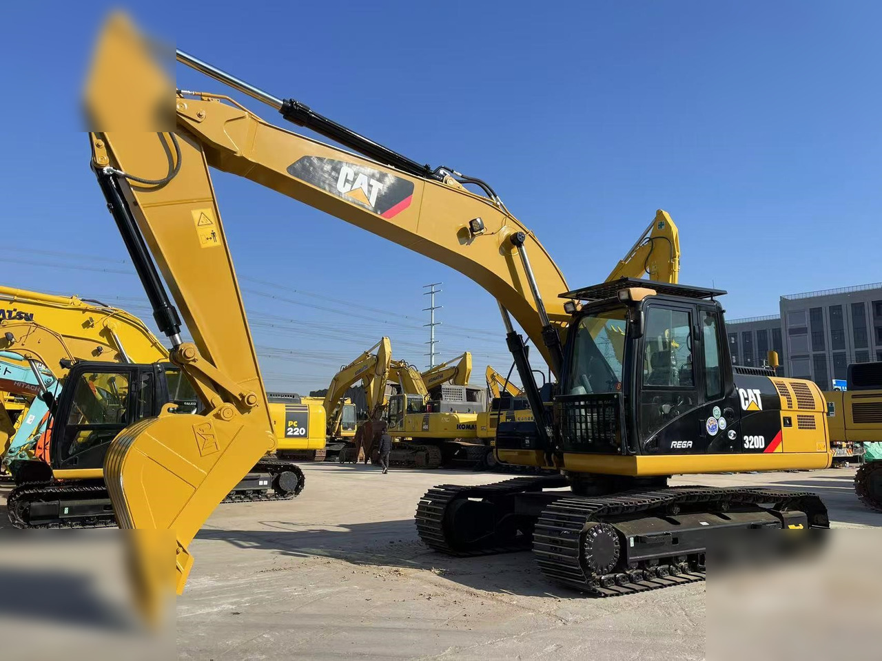 CATERPILLAR 320D - حفار زاحف: صورة 2 CATERPILLAR 320D - حفار زاحف: صورة 2