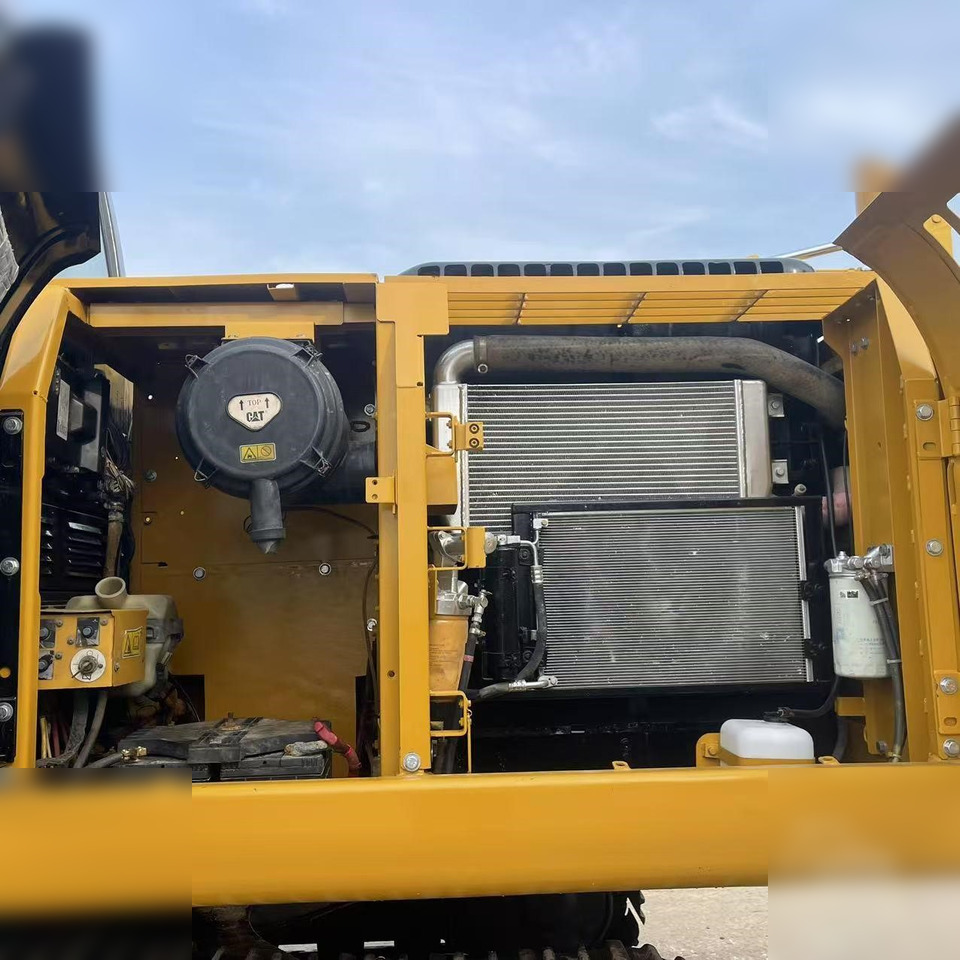 حفار زاحف CATERPILLAR 320D: صورة 6