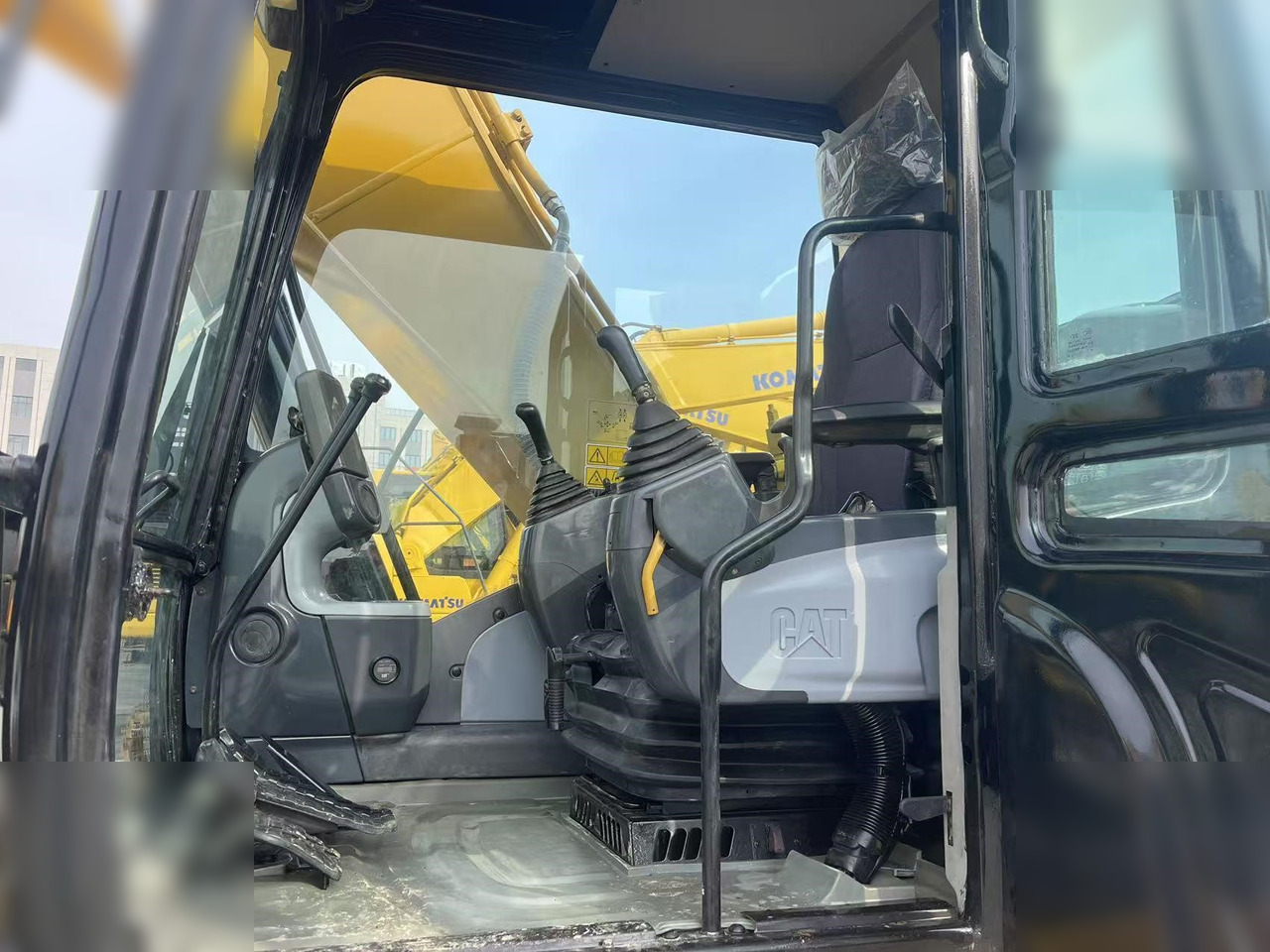 حفار زاحف CATERPILLAR 320D: صورة 9