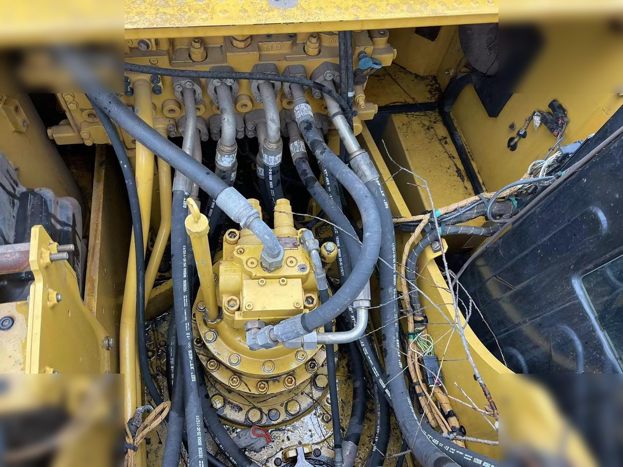 CATERPILLAR 320GC - حفار زاحف: صورة 5 CATERPILLAR 320GC - حفار زاحف: صورة 5