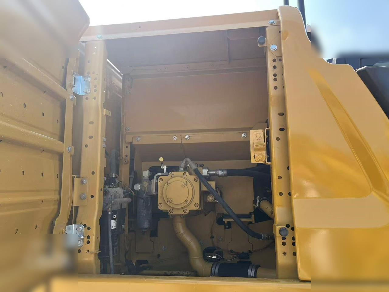 CATERPILLAR 320GC - حفار زاحف: صورة 5 CATERPILLAR 320GC - حفار زاحف: صورة 5