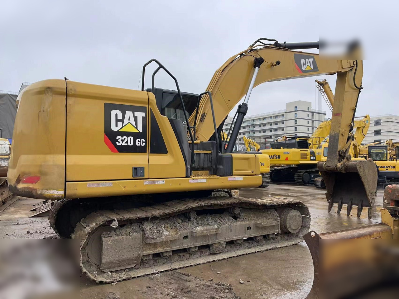 CATERPILLAR 320GC - حفار زاحف: صورة 3 CATERPILLAR 320GC - حفار زاحف: صورة 3