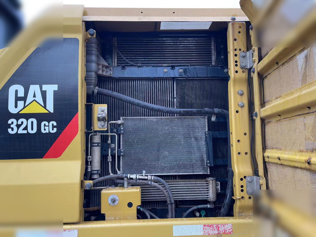 CATERPILLAR 320GC - حفار زاحف: صورة 5 CATERPILLAR 320GC - حفار زاحف: صورة 5