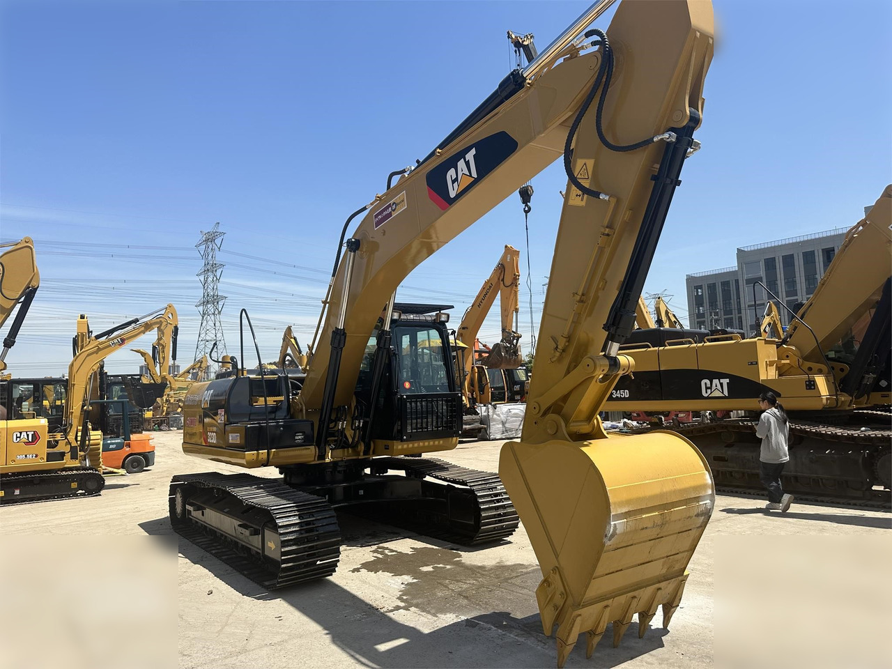 CATERPILLAR 323DL - حفار زاحف: صورة 2 CATERPILLAR 323DL - حفار زاحف: صورة 2