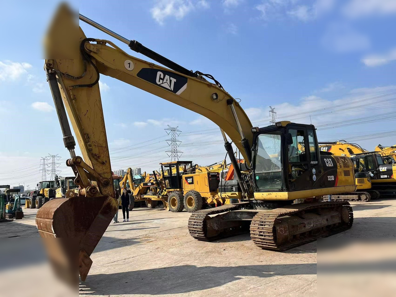 CATERPILLAR 323D - حفار زاحف: صورة 2 CATERPILLAR 323D - حفار زاحف: صورة 2