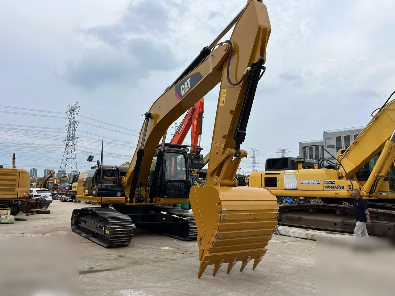 CATERPILLAR 325D - حفار زاحف: صورة 2 CATERPILLAR 325D - حفار زاحف: صورة 2