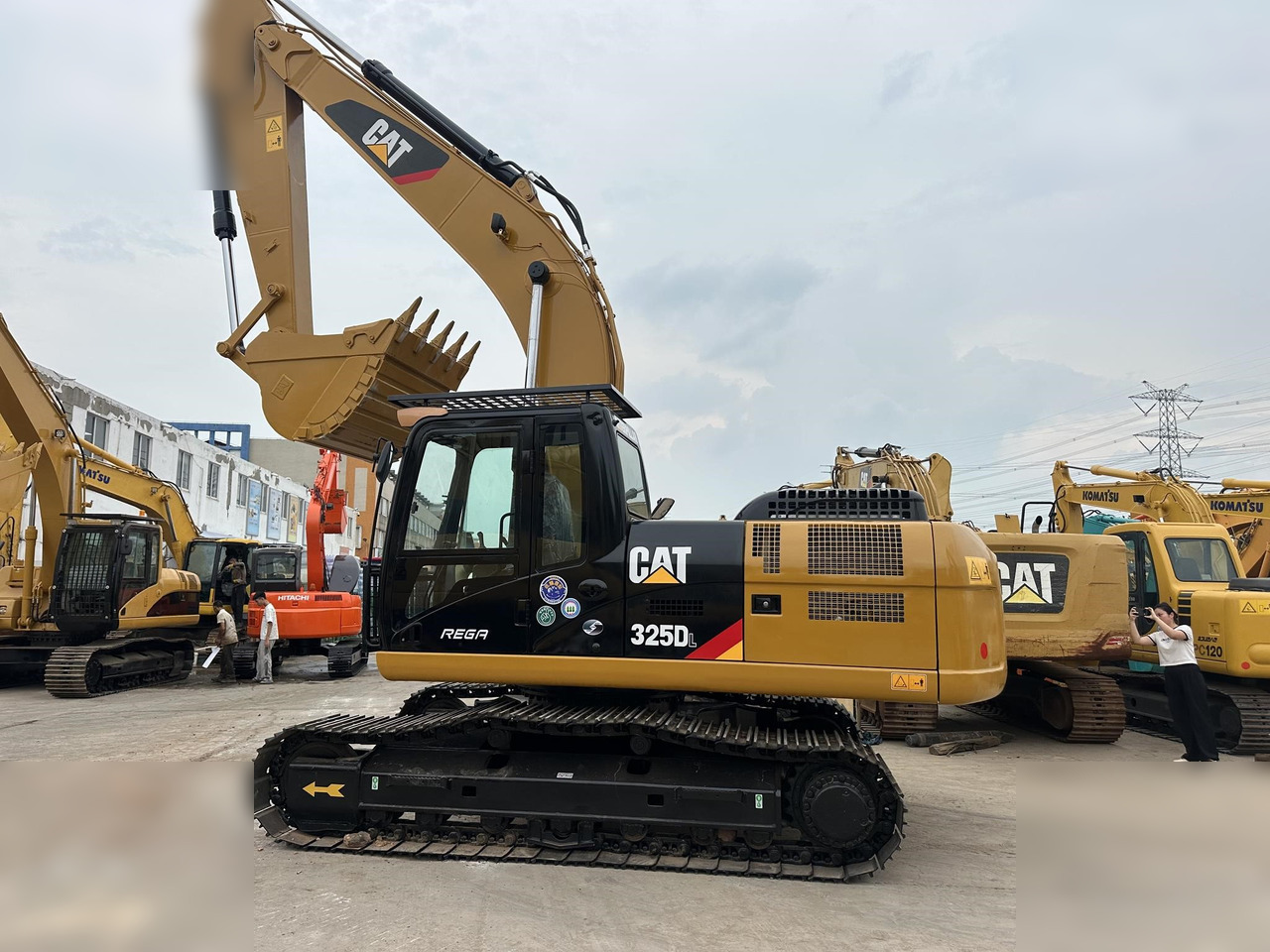 CATERPILLAR 325D - حفار زاحف: صورة 1 CATERPILLAR 325D - حفار زاحف: صورة 1