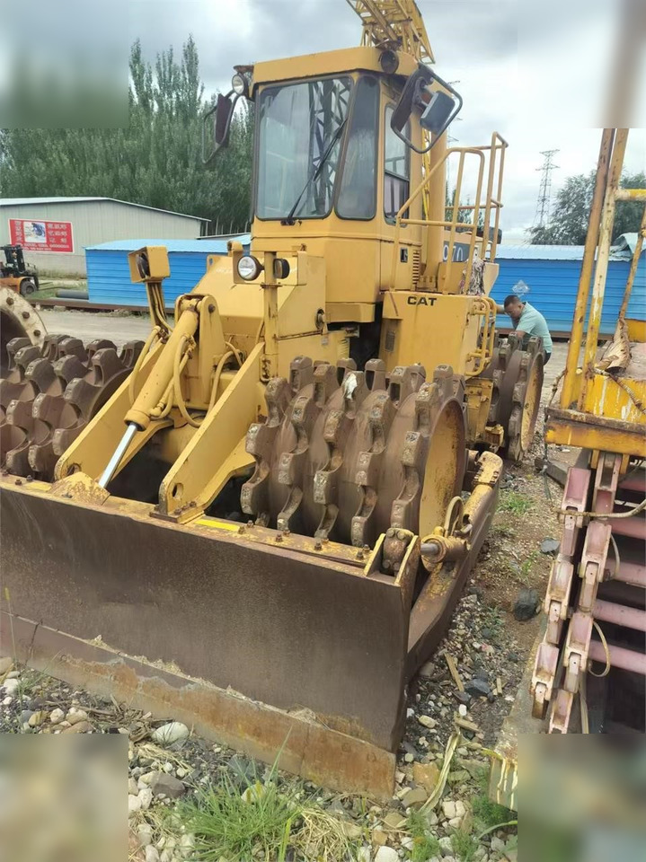 CATERPILLAR 815B - ضاغطة التربة: صورة 5 CATERPILLAR 815B - ضاغطة التربة: صورة 5