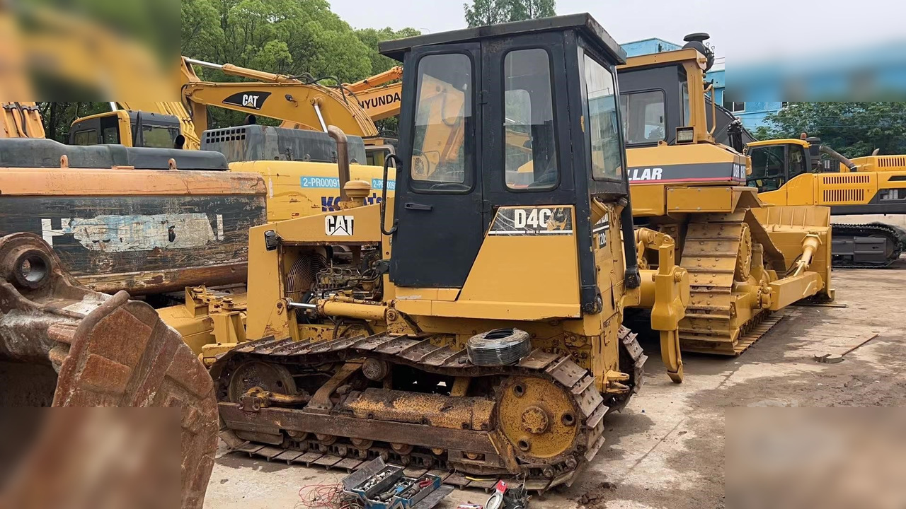 CATERPILLAR D4C - بلدوزر: صورة 5 CATERPILLAR D4C - بلدوزر: صورة 5