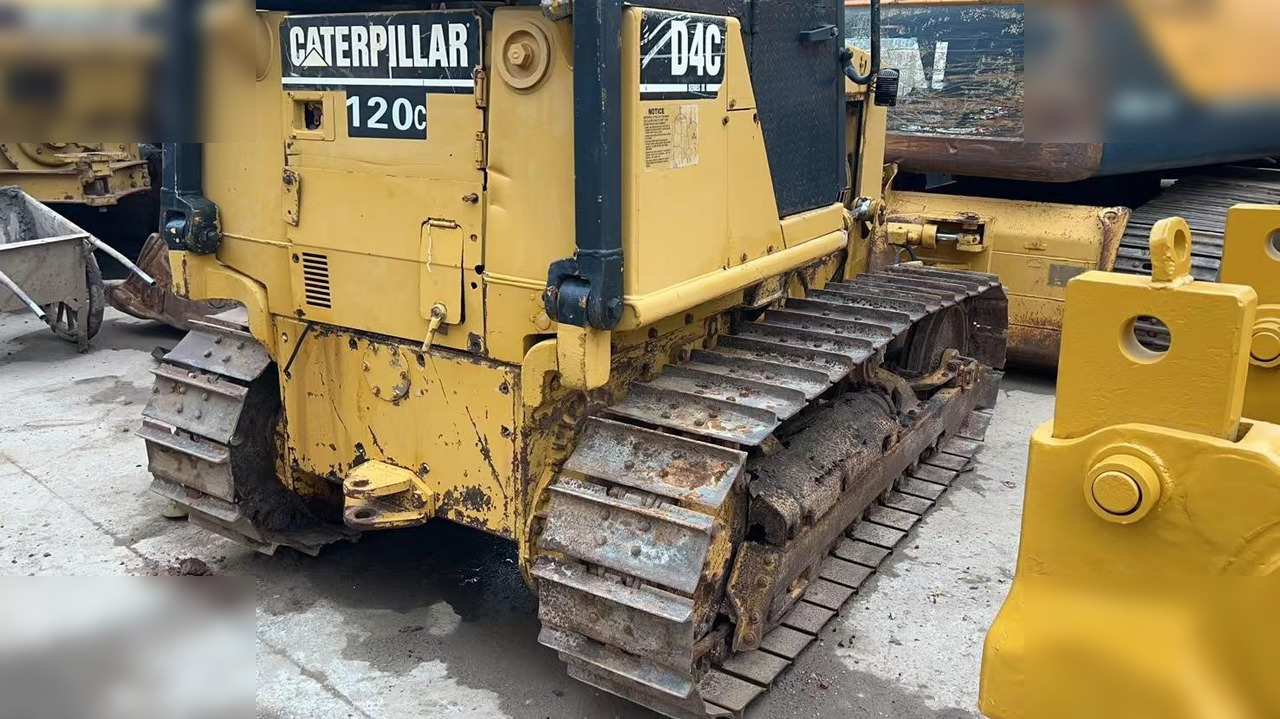 CATERPILLAR D4C - بلدوزر: صورة 3 CATERPILLAR D4C - بلدوزر: صورة 3
