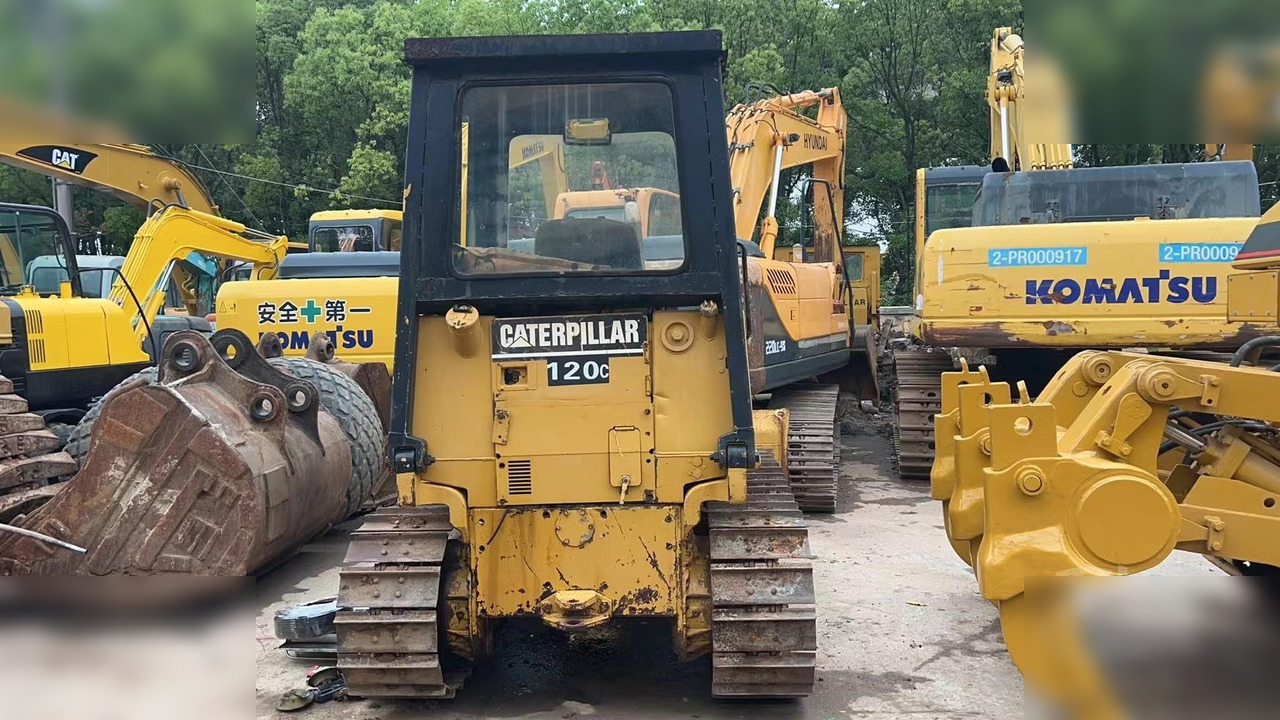CATERPILLAR D4C - بلدوزر: صورة 4 CATERPILLAR D4C - بلدوزر: صورة 4