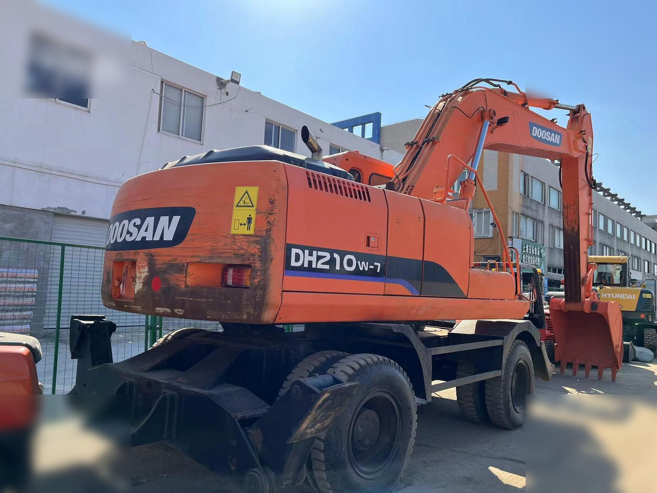 DOOSAN DH210W-7 - حفار ذو عجلات: صورة 2 DOOSAN DH210W-7 - حفار ذو عجلات: صورة 2