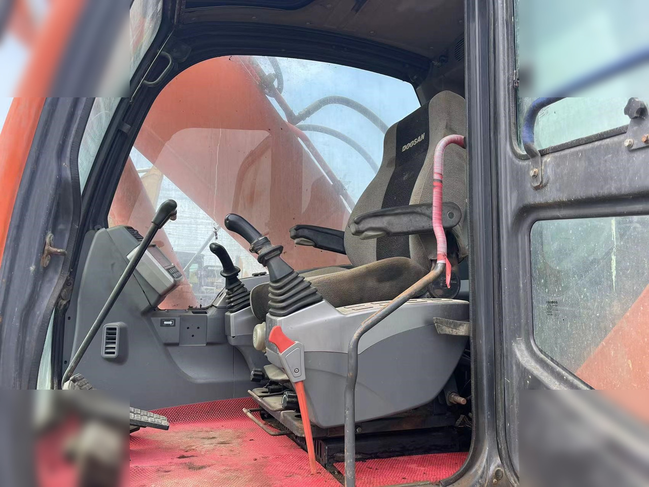DOOSAN DX225 LCA - حفار زاحف: صورة 4 DOOSAN DX225 LCA - حفار زاحف: صورة 4