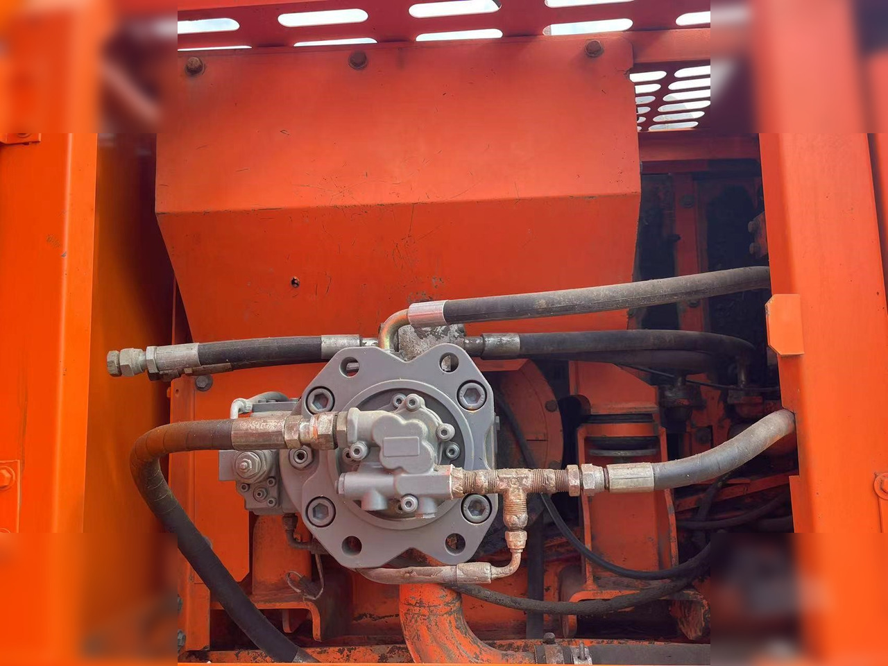 DOOSAN DX225 LCA - حفار زاحف: صورة 3 DOOSAN DX225 LCA - حفار زاحف: صورة 3