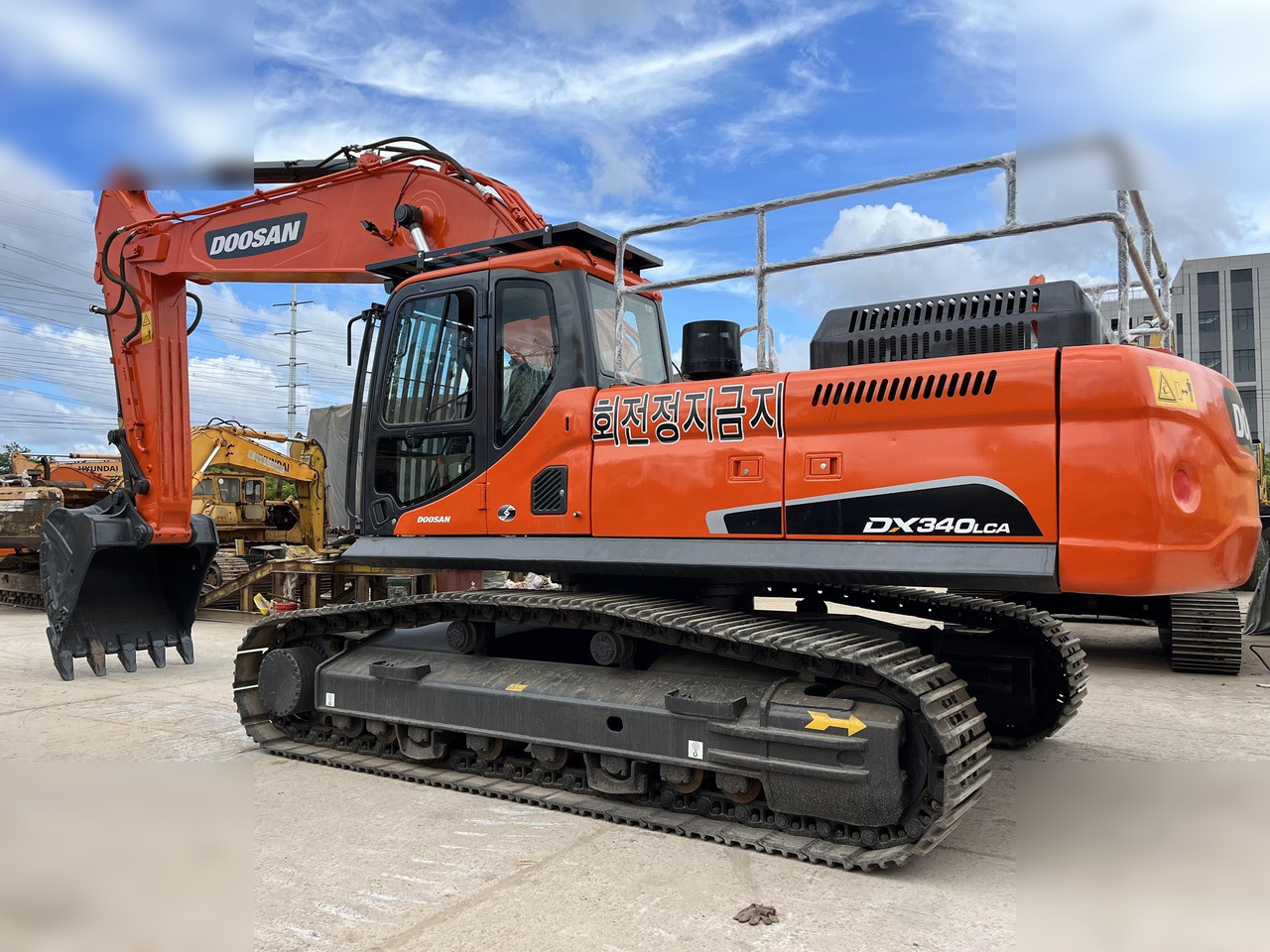 DOOSAN DX340 LCA - حفار زاحف: صورة 3 DOOSAN DX340 LCA - حفار زاحف: صورة 3