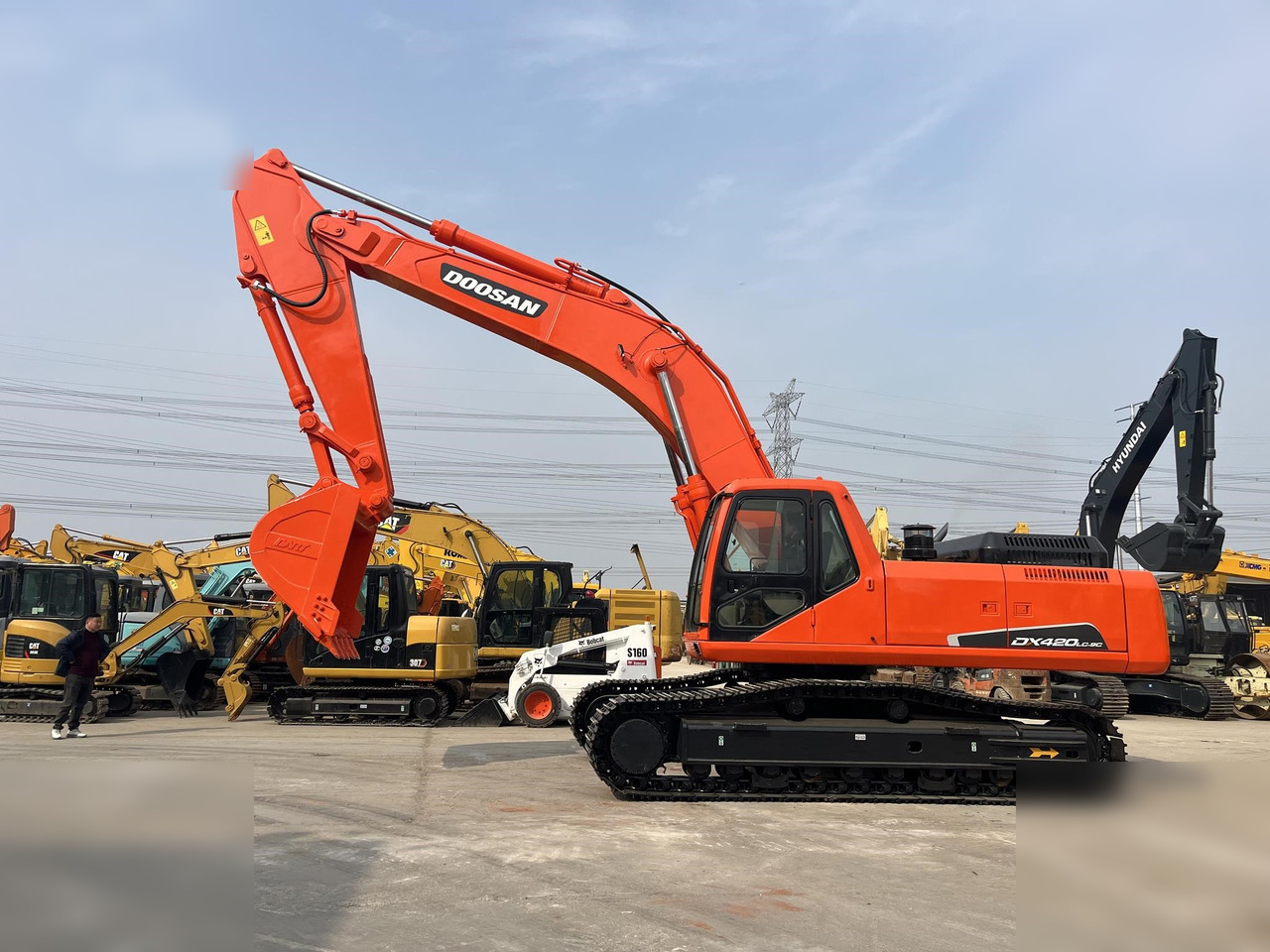 DOOSAN DX420 LC-9C - حفار زاحف: صورة 1 DOOSAN DX420 LC-9C - حفار زاحف: صورة 1