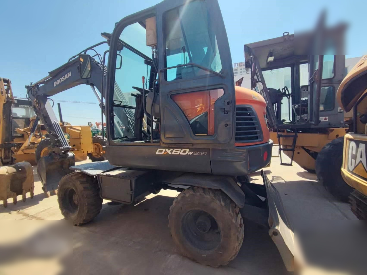 DOOSAN DX60W ECO - حفار ذو عجلات: صورة 1 DOOSAN DX60W ECO - حفار ذو عجلات: صورة 1