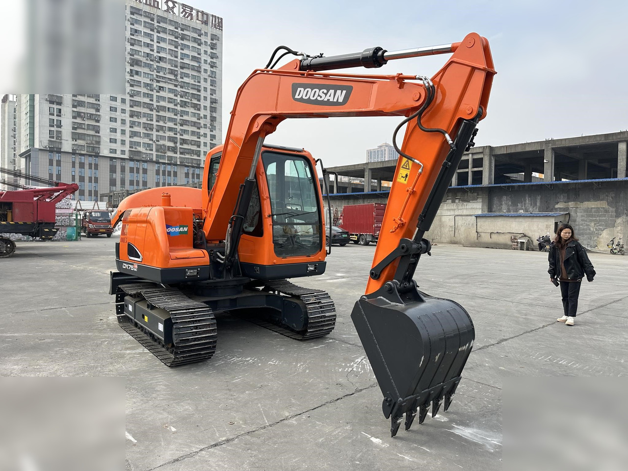 DOOSAN DX75-9CN - حفار زاحف: صورة 3 DOOSAN DX75-9CN - حفار زاحف: صورة 3