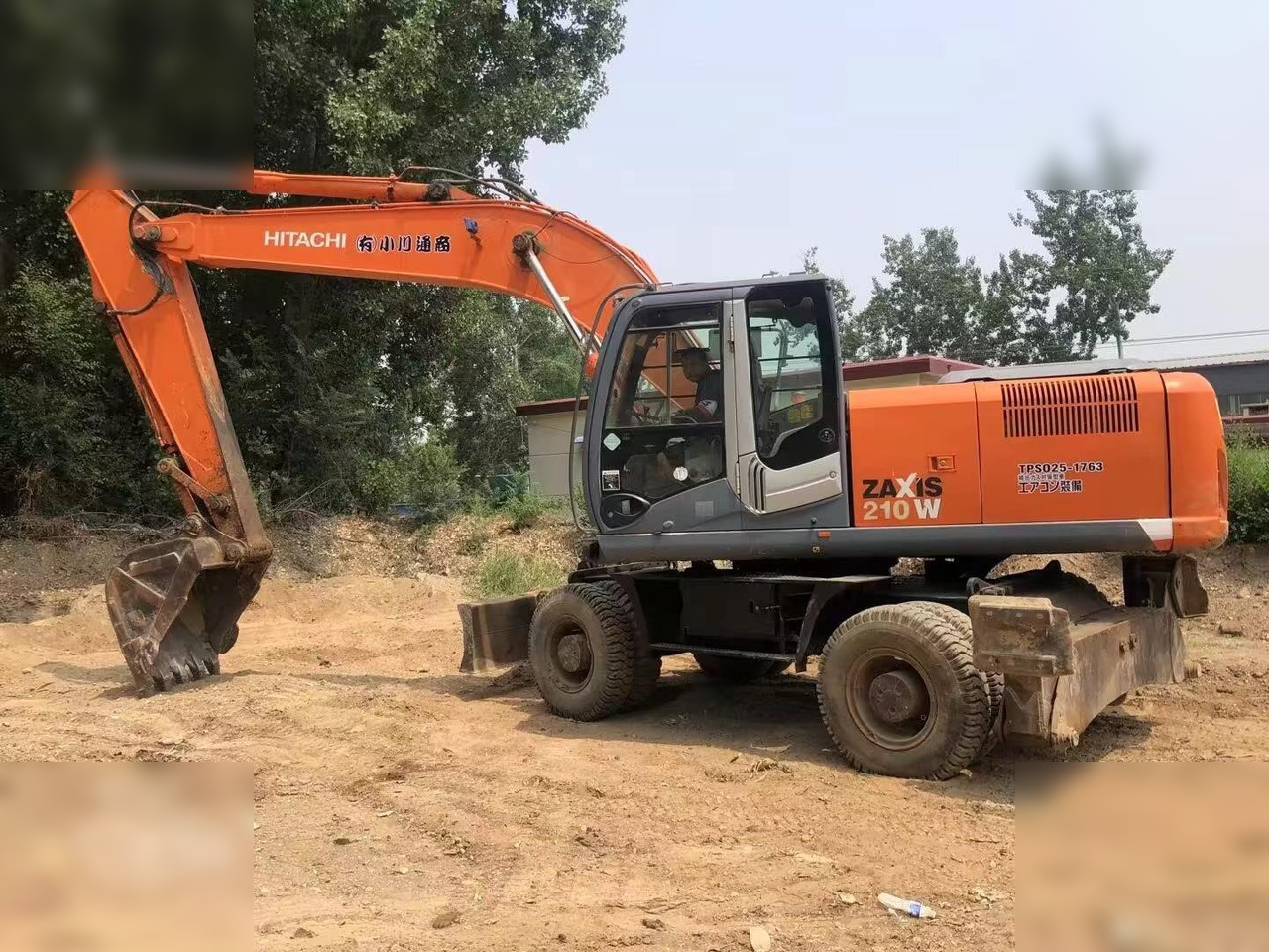 HITACHI ZX210W - حفار ذو عجلات: صورة 1 HITACHI ZX210W - حفار ذو عجلات: صورة 1