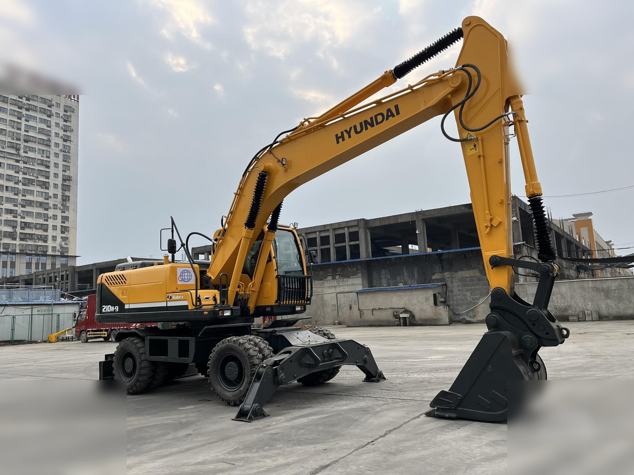 HYUNDAI ROBEX 210W-9 - حفار ذو عجلات: صورة 2 HYUNDAI ROBEX 210W-9 - حفار ذو عجلات: صورة 2