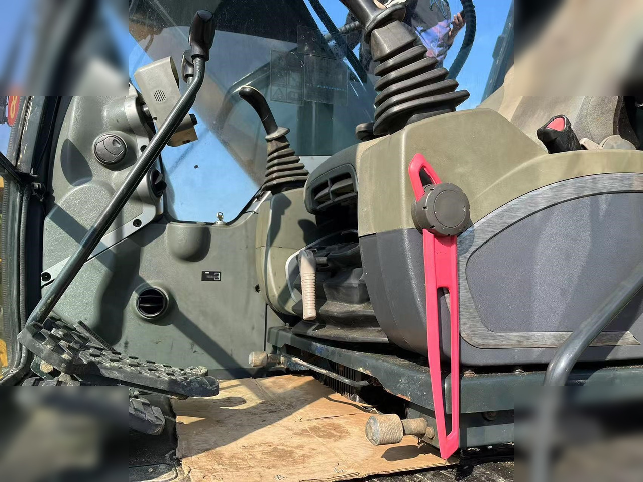 HYUNDAI ROBEX 220 LC-9S - حفار زاحف: صورة 4 HYUNDAI ROBEX 220 LC-9S - حفار زاحف: صورة 4