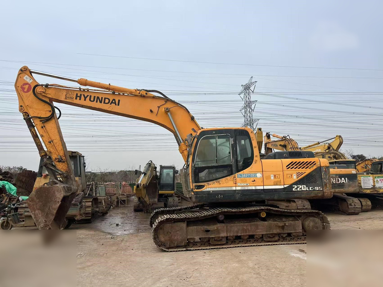 HYUNDAI ROBEX 220 LC-9S - حفار زاحف: صورة 1 HYUNDAI ROBEX 220 LC-9S - حفار زاحف: صورة 1
