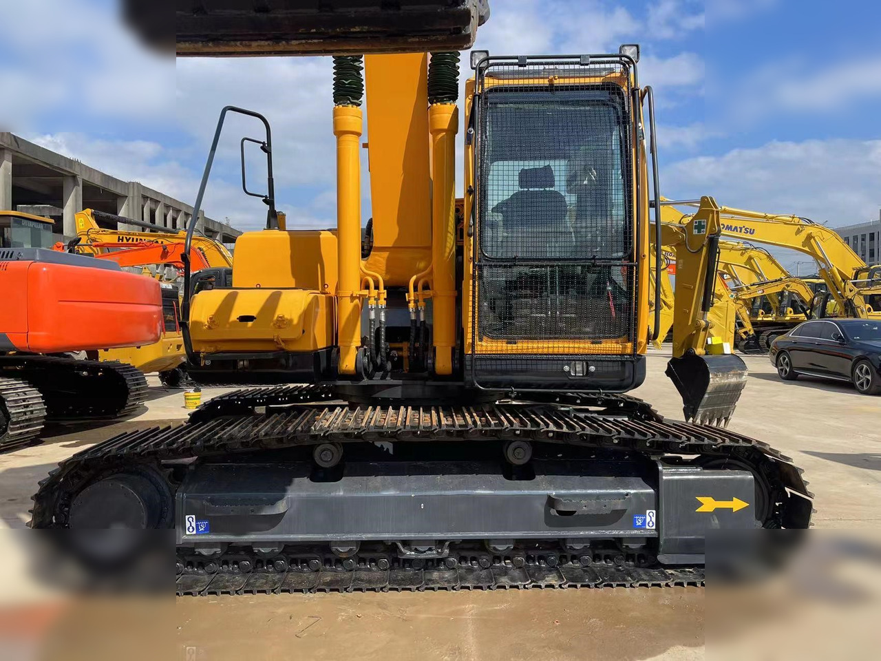 HYUNDAI ROBEX 220 LC-9S - حفار زاحف: صورة 5 HYUNDAI ROBEX 220 LC-9S - حفار زاحف: صورة 5
