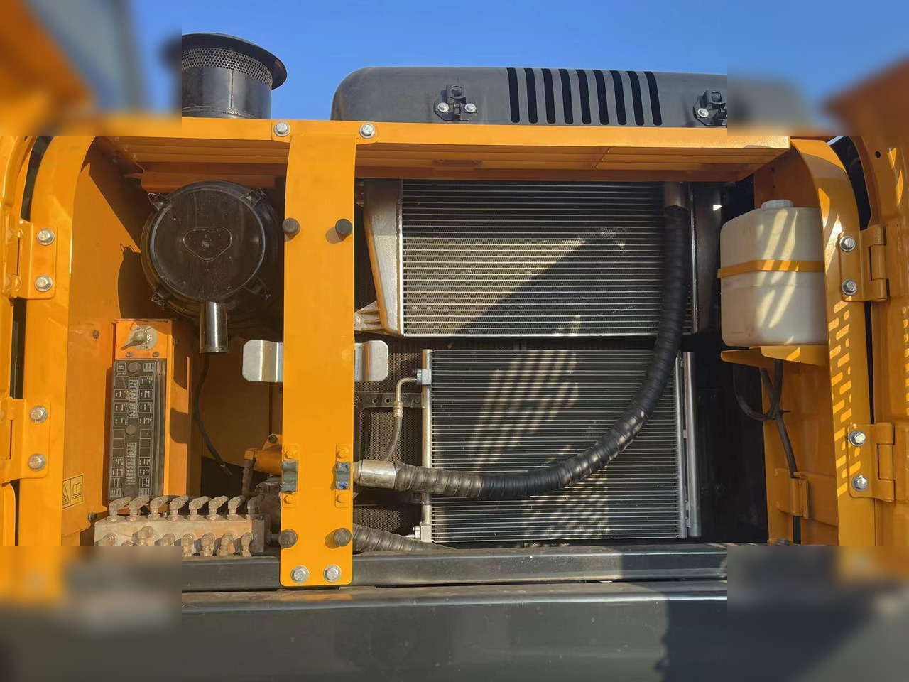 حفار زاحف HYUNDAI ROBEX 220 LC-9S: صورة 9