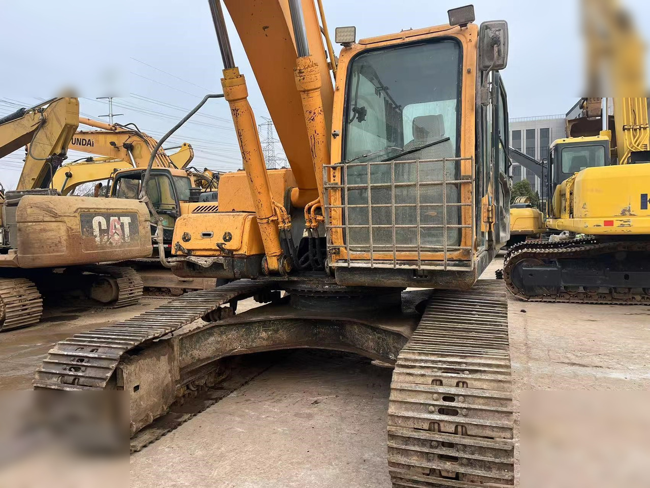 HYUNDAI ROBEX 220 LC-9S - حفار زاحف: صورة 4 HYUNDAI ROBEX 220 LC-9S - حفار زاحف: صورة 4