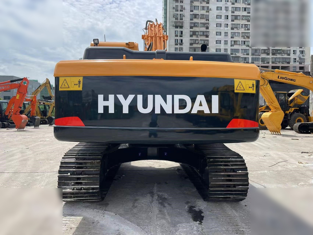 HYUNDAI ROBEX 220 LC-9S - حفار زاحف: صورة 4 HYUNDAI ROBEX 220 LC-9S - حفار زاحف: صورة 4