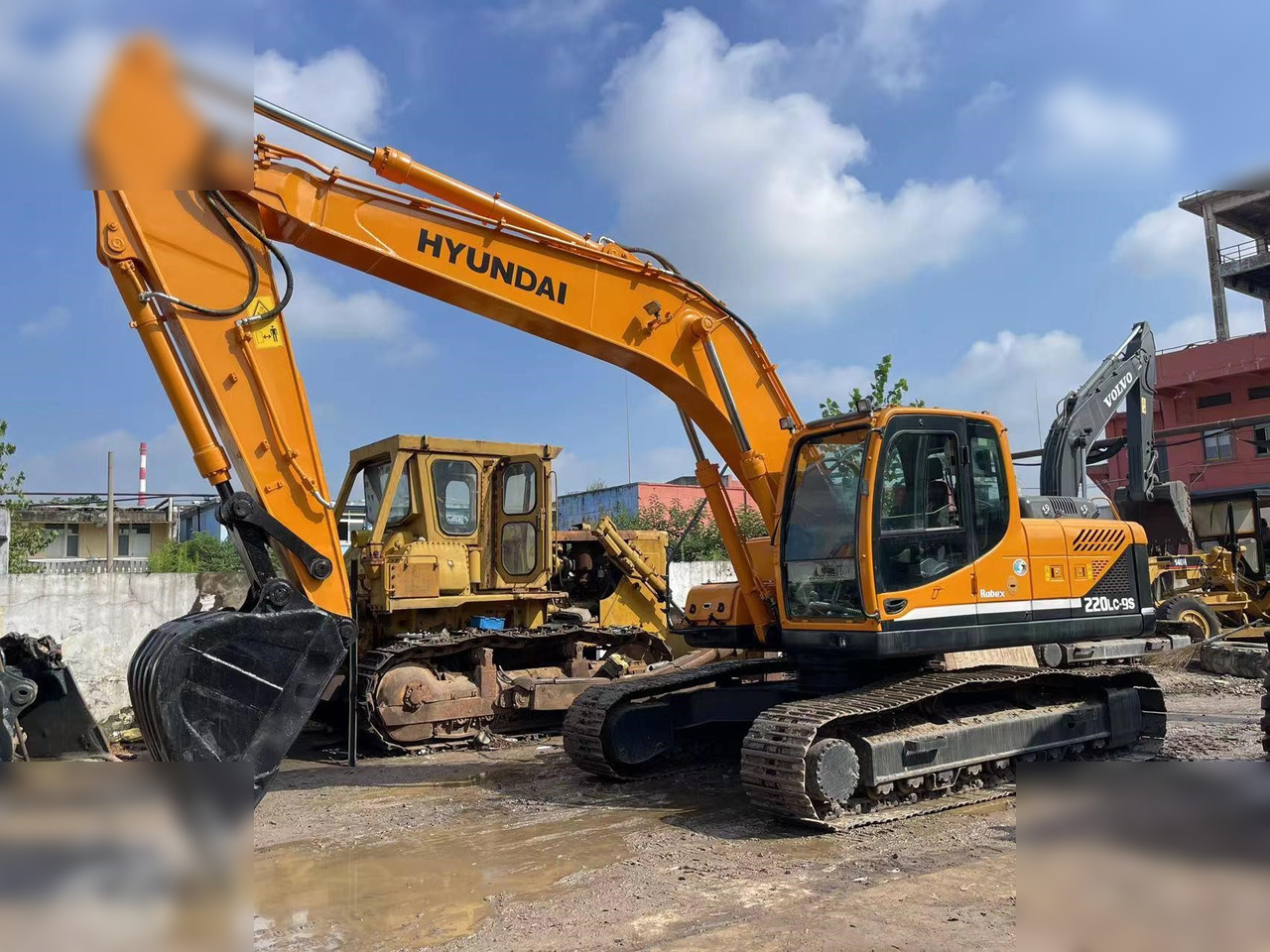 HYUNDAI ROBEX 220 LC-9S - حفار زاحف: صورة 1 HYUNDAI ROBEX 220 LC-9S - حفار زاحف: صورة 1