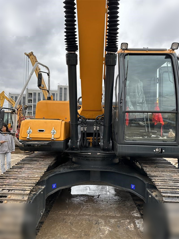 HYUNDAI ROBEX 220 LC-9S - حفار زاحف: صورة 3 HYUNDAI ROBEX 220 LC-9S - حفار زاحف: صورة 3