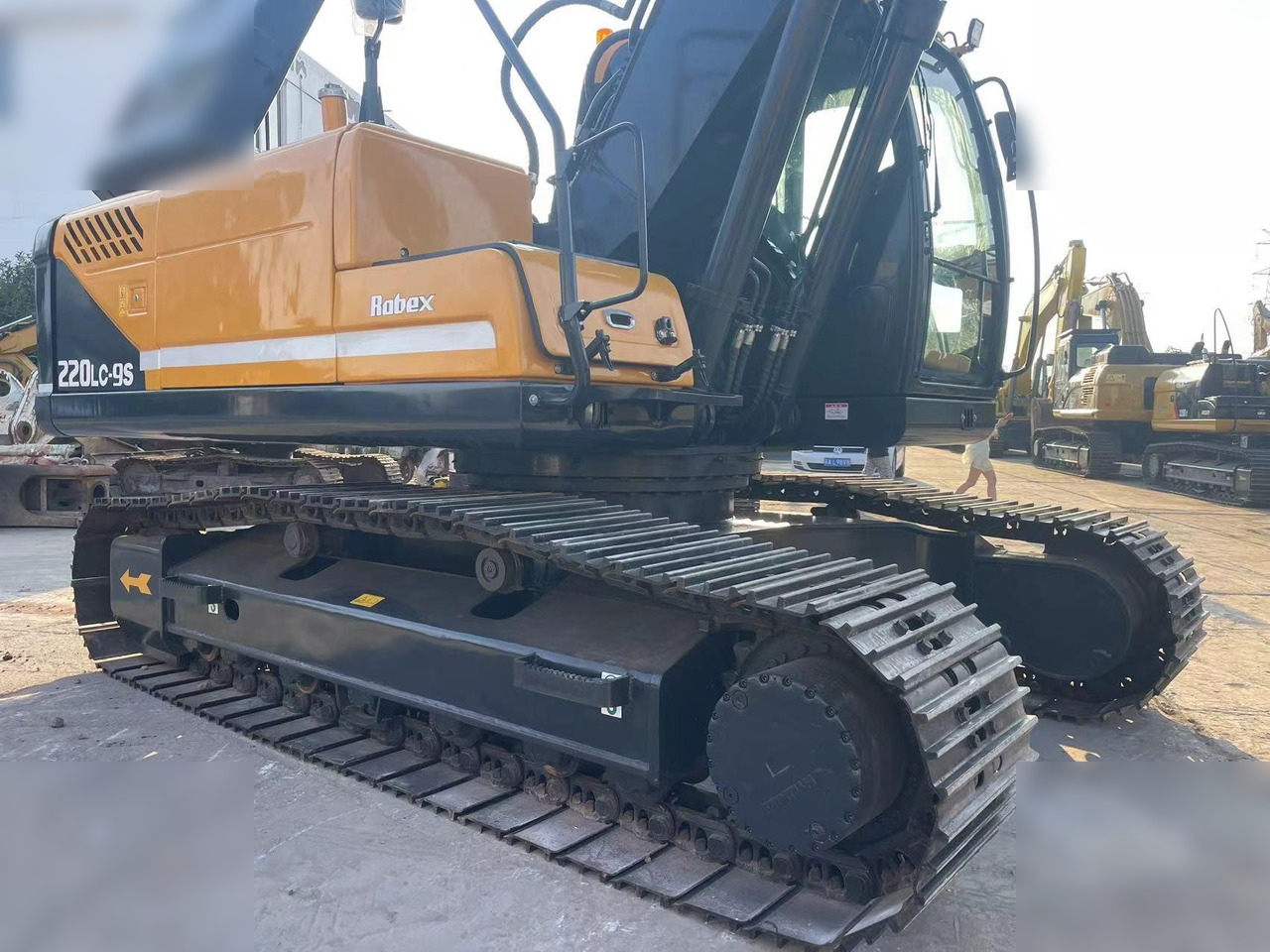 HYUNDAI ROBEX 220 LC-9S - حفار زاحف: صورة 4 HYUNDAI ROBEX 220 LC-9S - حفار زاحف: صورة 4