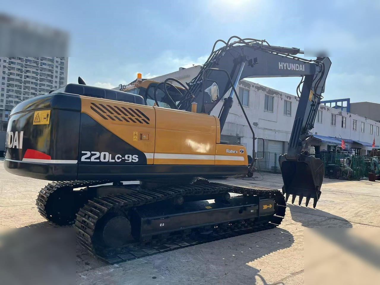 HYUNDAI ROBEX 220 LC-9S - حفار زاحف: صورة 2 HYUNDAI ROBEX 220 LC-9S - حفار زاحف: صورة 2