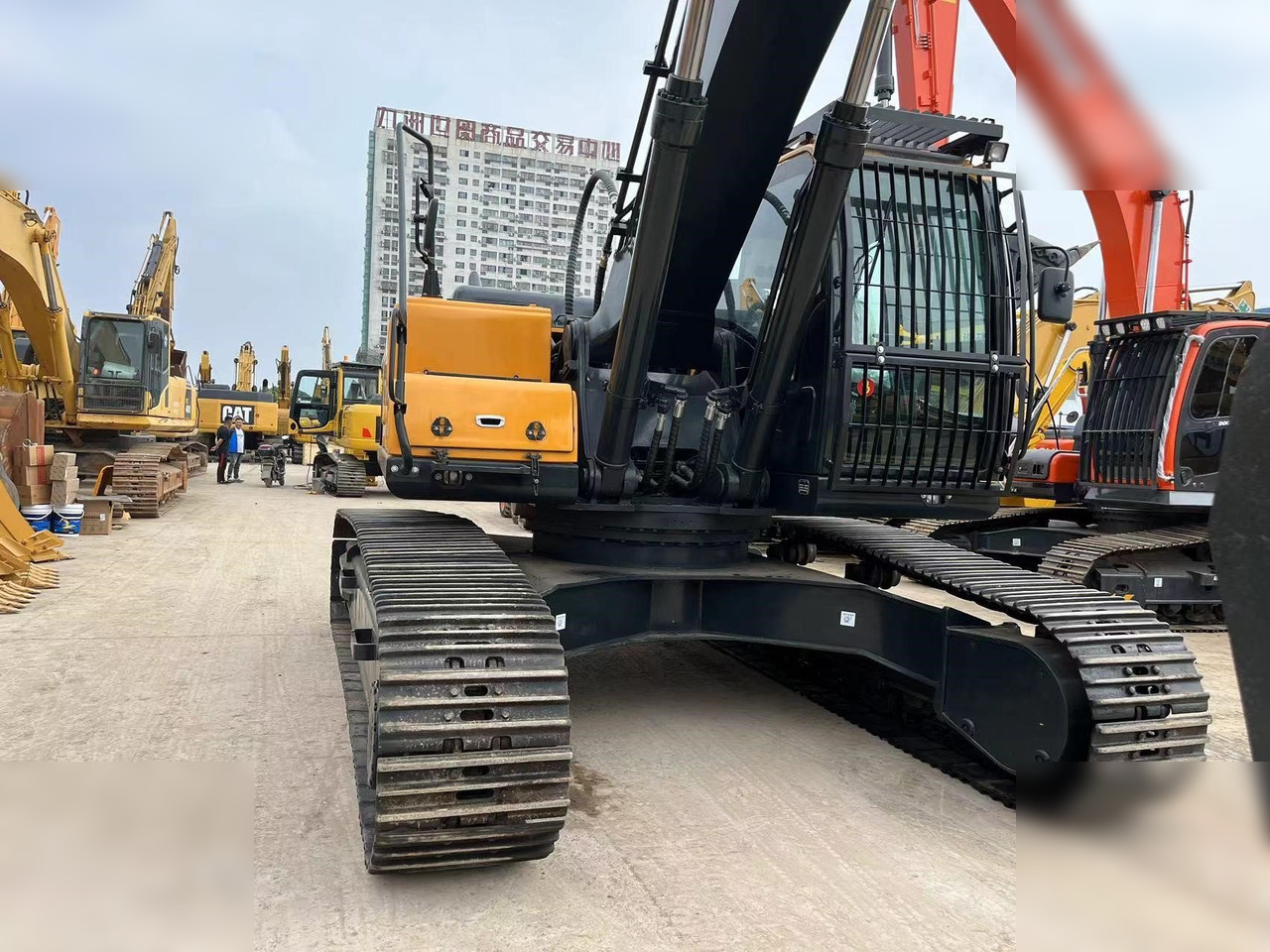 HYUNDAI ROBEX 330 LC-9S - حفار زاحف: صورة 3 HYUNDAI ROBEX 330 LC-9S - حفار زاحف: صورة 3