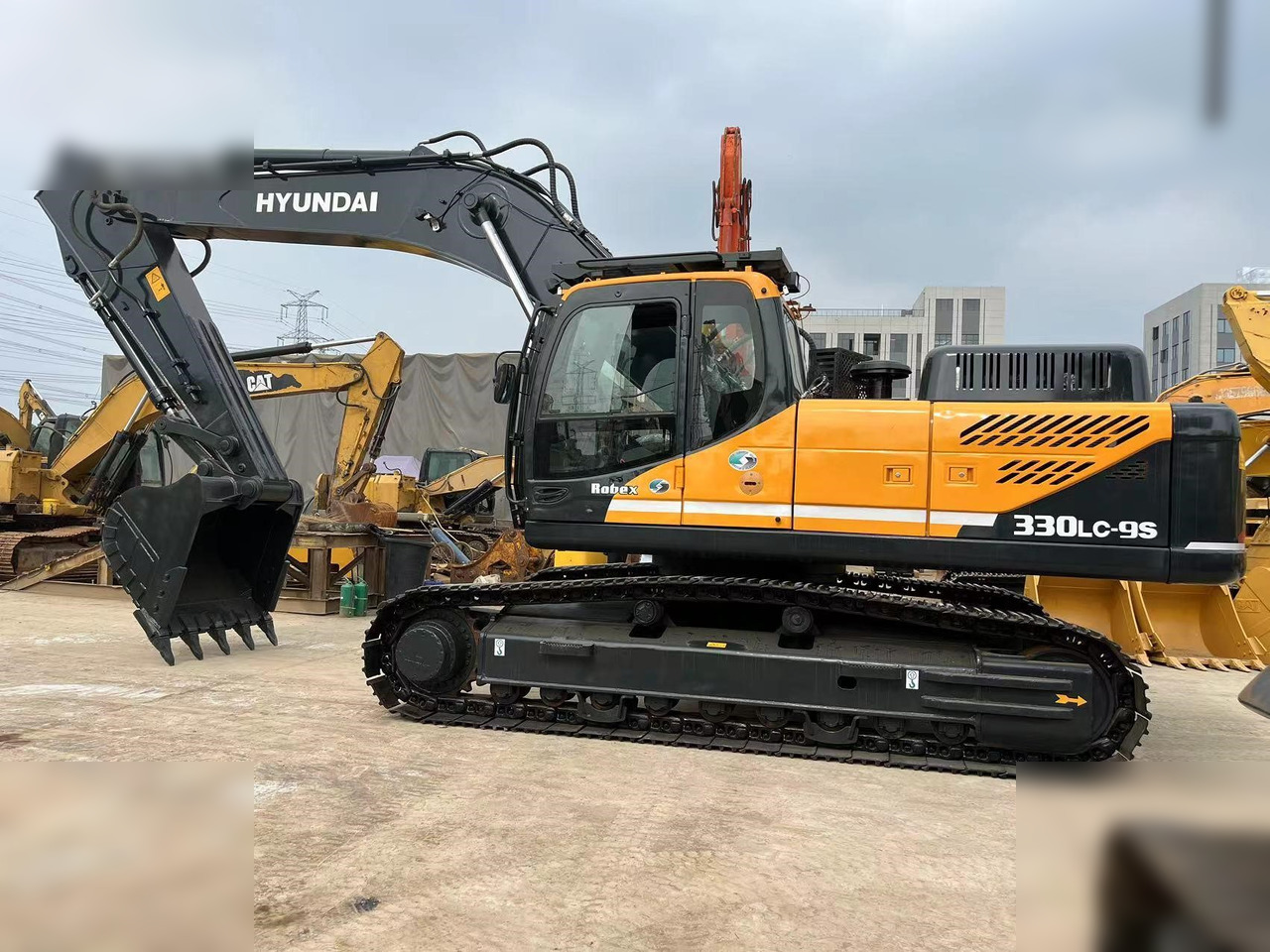 HYUNDAI ROBEX 330 LC-9S - حفار زاحف: صورة 1 HYUNDAI ROBEX 330 LC-9S - حفار زاحف: صورة 1