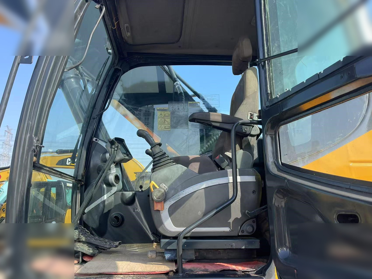 HYUNDAI ROBEX 330 LC-9S - حفار زاحف: صورة 4 HYUNDAI ROBEX 330 LC-9S - حفار زاحف: صورة 4