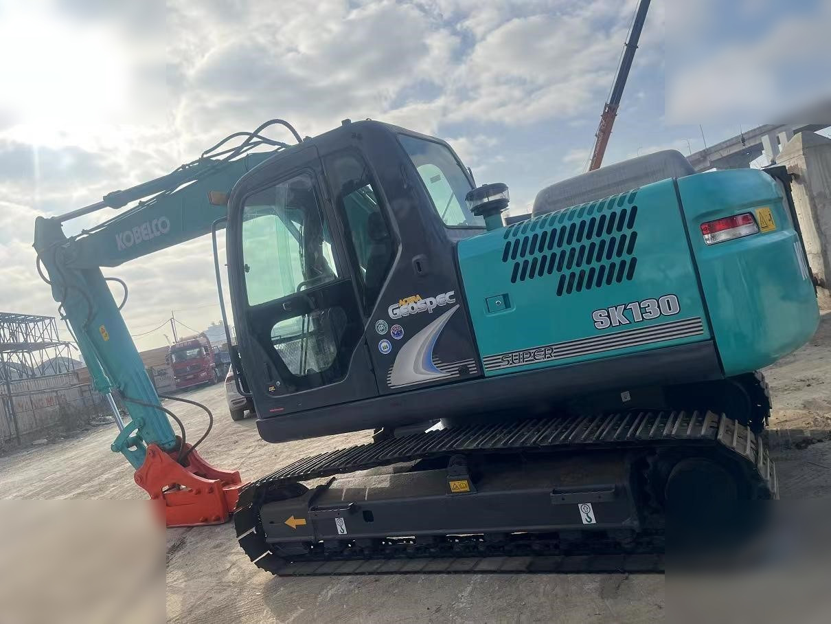KOBELCO SK130-8 - حفار زاحف: صورة 2 KOBELCO SK130-8 - حفار زاحف: صورة 2