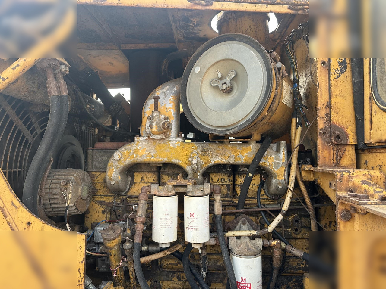بلدوزر KOMATSU D85-18: صورة 7