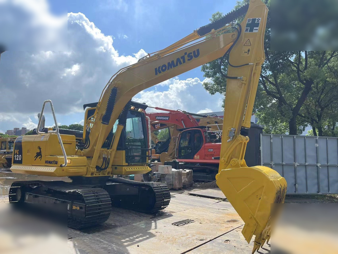 KOMATSU PC120-8 - حفار زاحف: صورة 3 KOMATSU PC120-8 - حفار زاحف: صورة 3