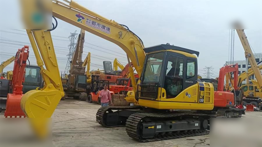KOMATSU PC130-7 - حفار زاحف: صورة 2 KOMATSU PC130-7 - حفار زاحف: صورة 2
