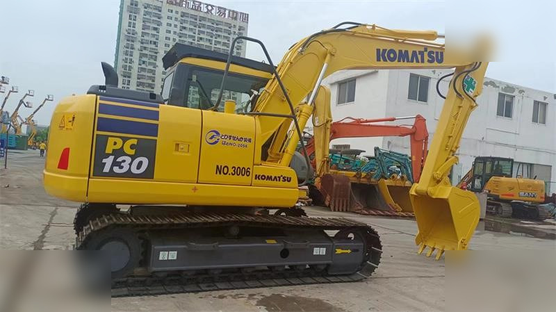 KOMATSU PC130-7 - حفار زاحف: صورة 2 KOMATSU PC130-7 - حفار زاحف: صورة 2