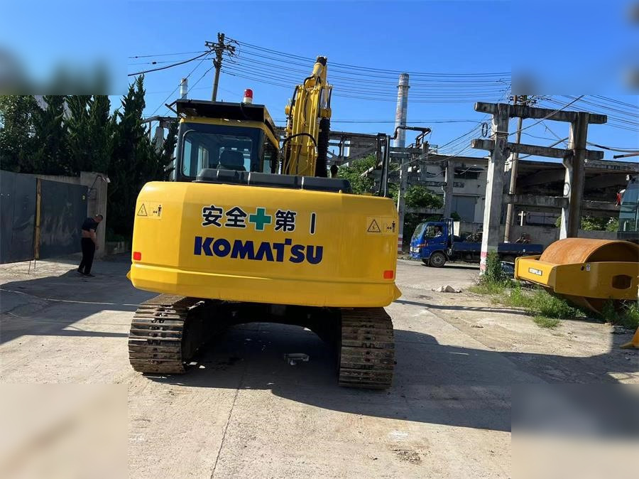 KOMATSU PC130-7 - حفار زاحف: صورة 3 KOMATSU PC130-7 - حفار زاحف: صورة 3