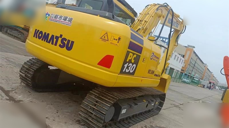 KOMATSU PC130-7 - حفار زاحف: صورة 3 KOMATSU PC130-7 - حفار زاحف: صورة 3
