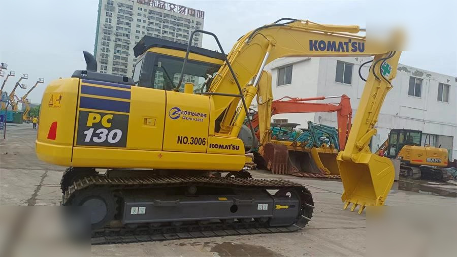 KOMATSU PC130-7 - حفار زاحف: صورة 1 KOMATSU PC130-7 - حفار زاحف: صورة 1