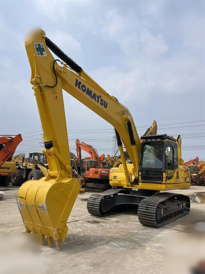 KOMATSU PC200-8 - حفار زاحف: صورة 2 KOMATSU PC200-8 - حفار زاحف: صورة 2