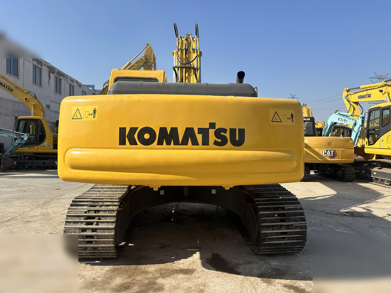 KOMATSU PC220-6 - حفار زاحف: صورة 2 KOMATSU PC220-6 - حفار زاحف: صورة 2