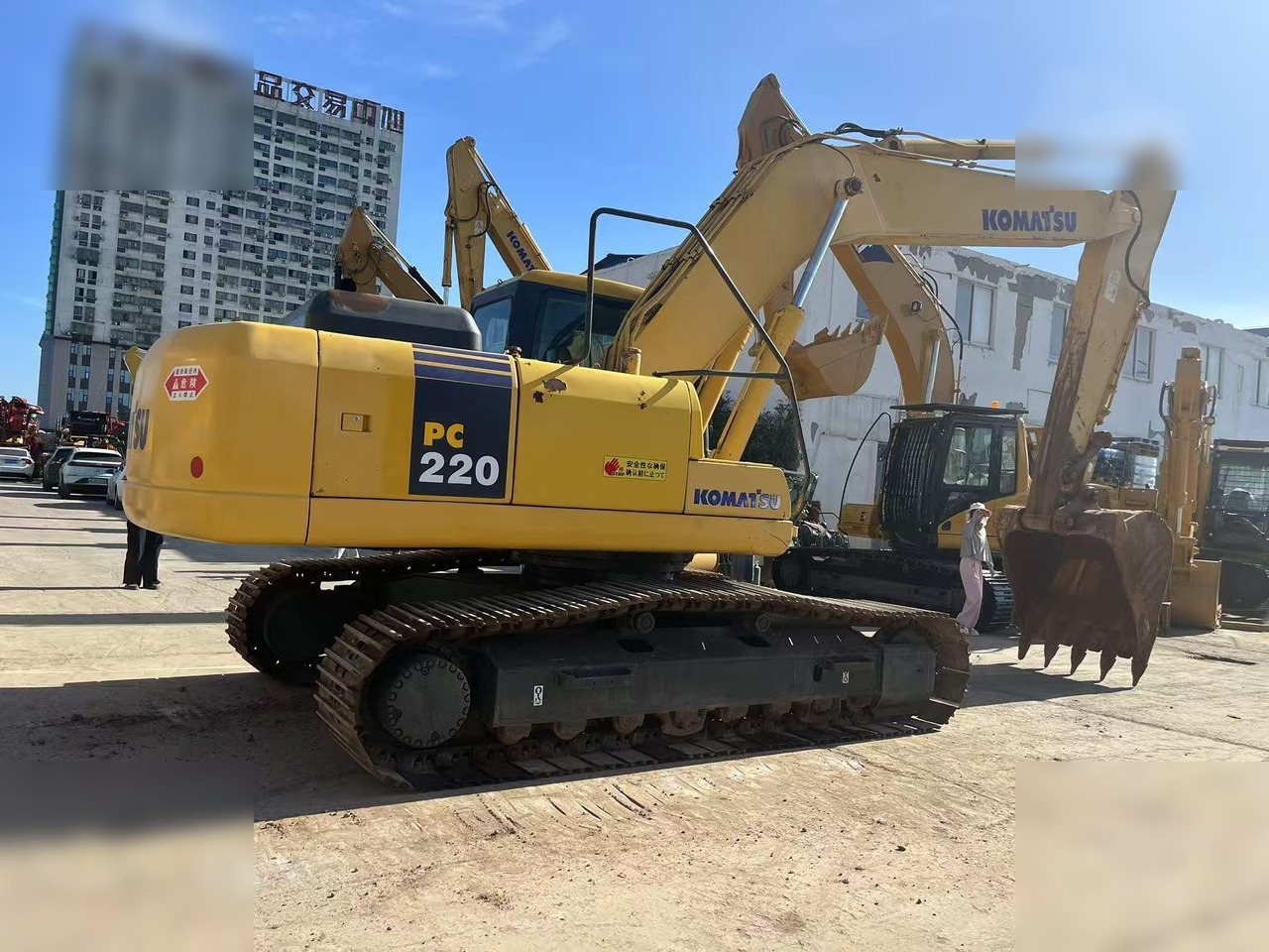KOMATSU PC220-7 - حفار زاحف: صورة 2 KOMATSU PC220-7 - حفار زاحف: صورة 2