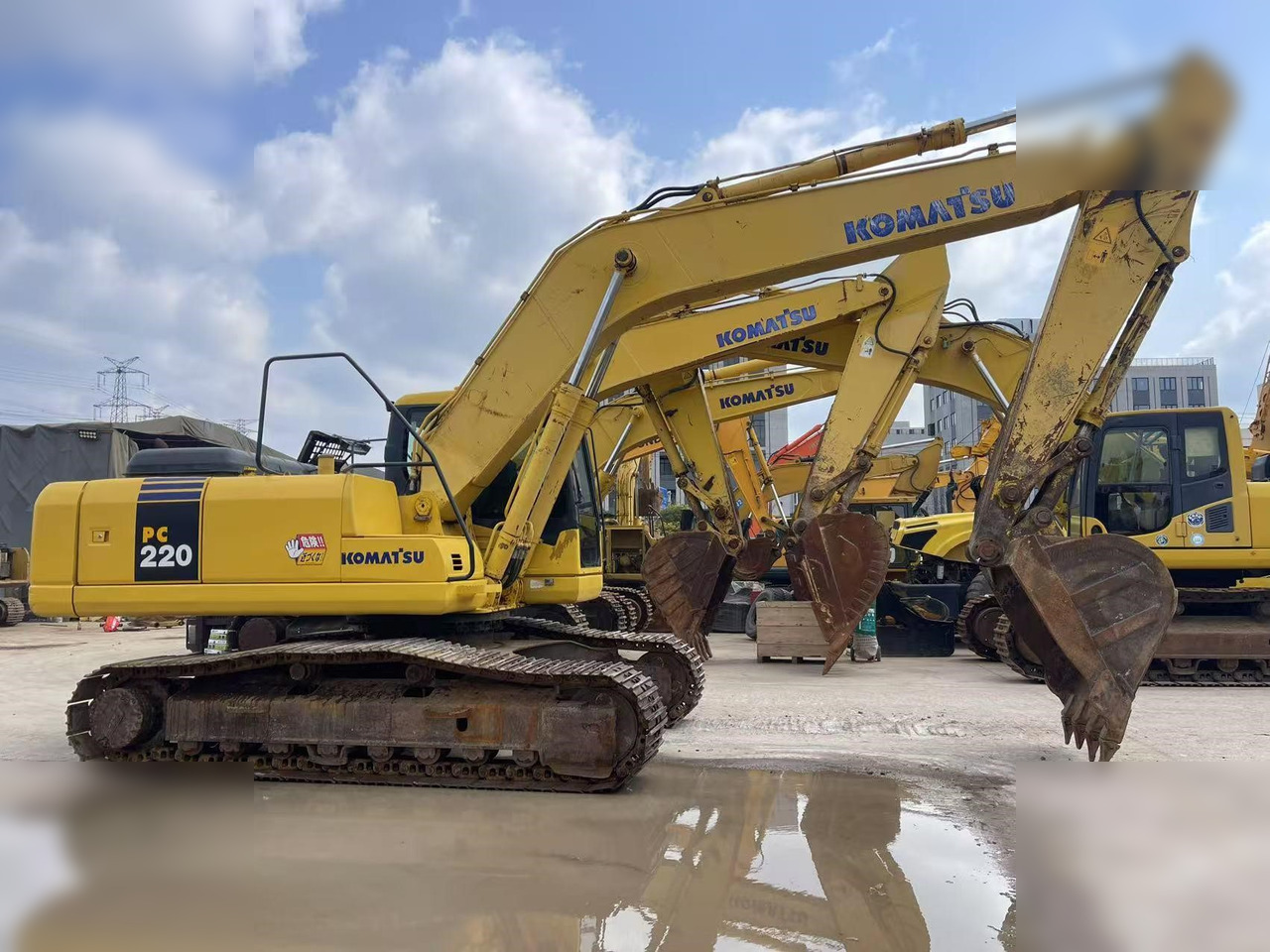 KOMATSU PC220-7 - حفار زاحف: صورة 1 KOMATSU PC220-7 - حفار زاحف: صورة 1